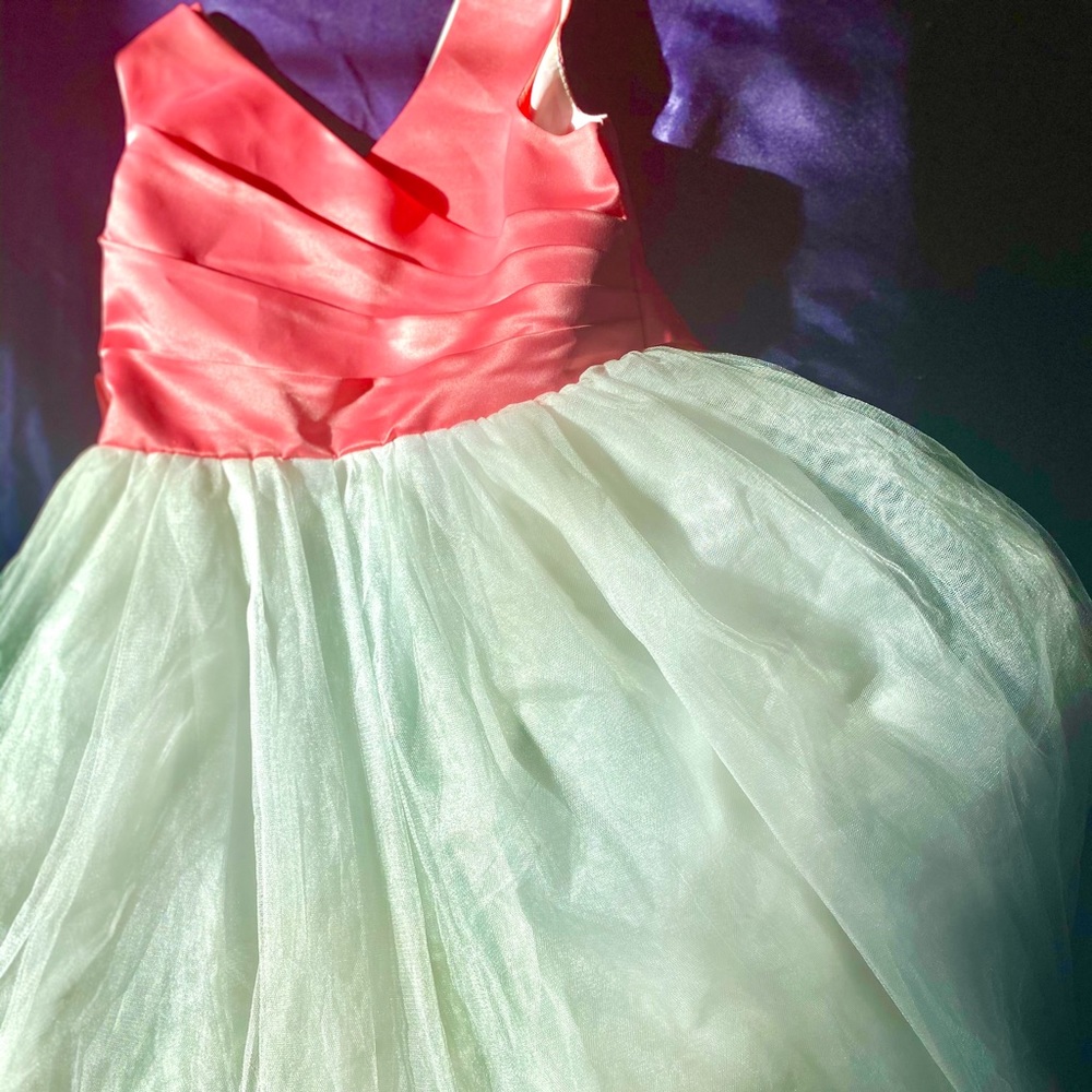 Very beautiful dress !